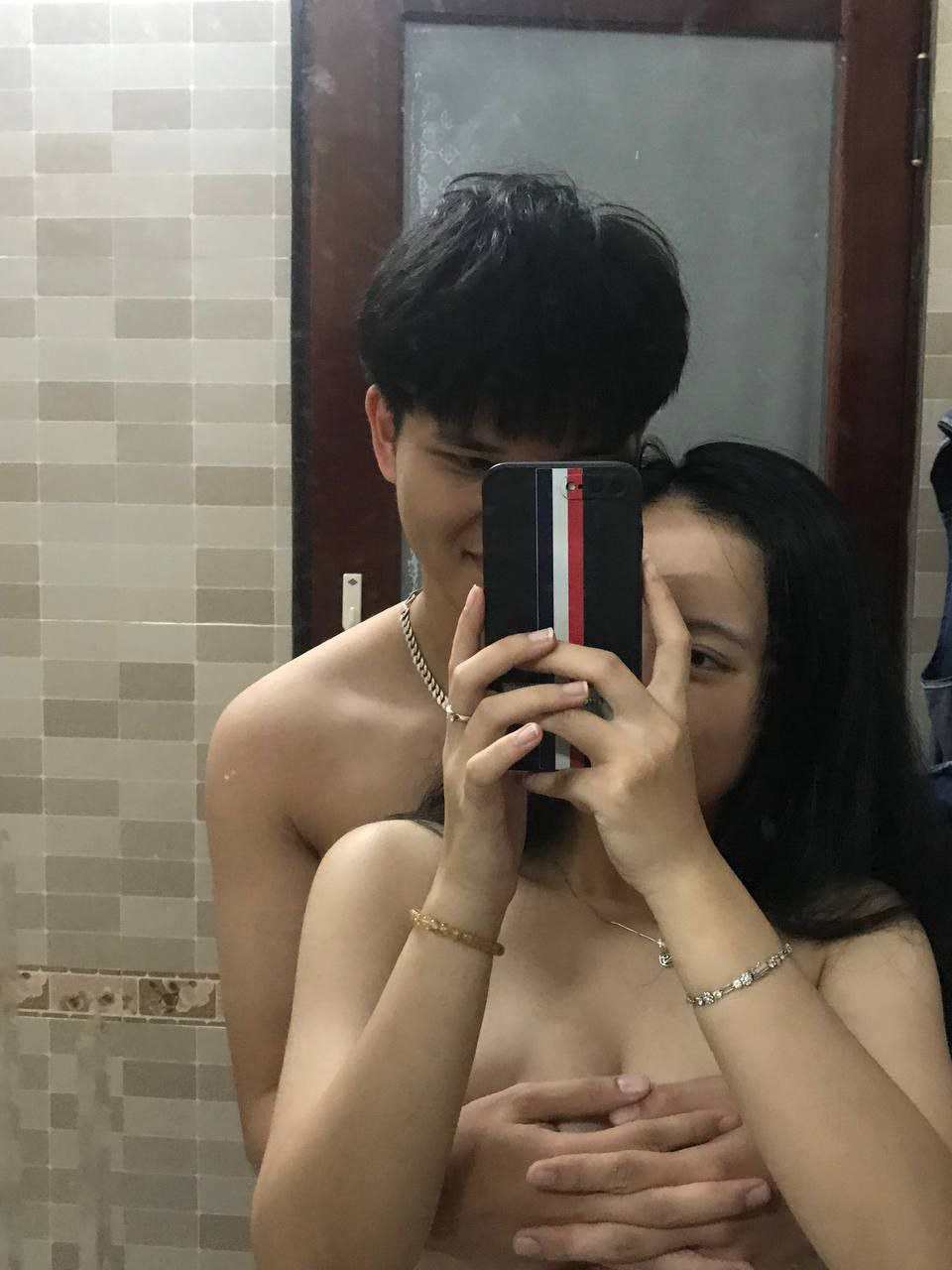 Chồng vắng nhà vợ gọi em trai đến nhà địt nhau